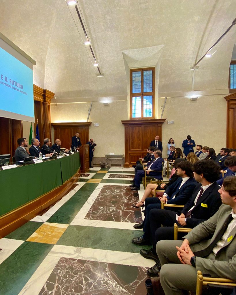 “ora sensibilizziamo i giovani al voto”.